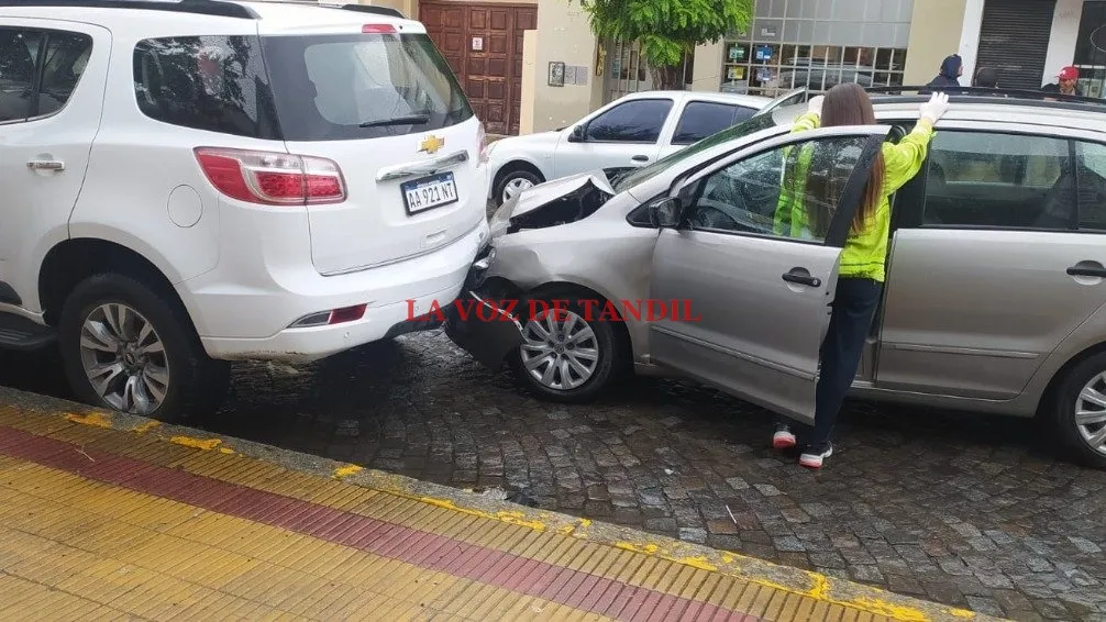 Congestión vehicular en la zona céntrica por un cuádruple choque